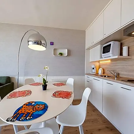 Hotel Modern With Sea View And Garage